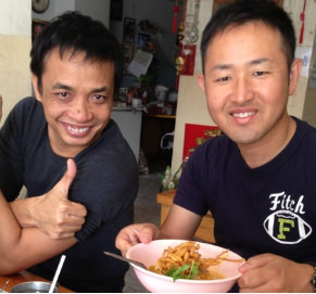 代表職人 澤とタイ人スタッフ