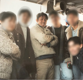 大学時代の仲間とともに